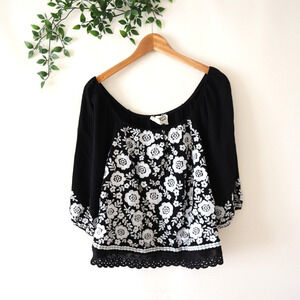 Savanna Jane Black & White Embroidered Floral 3/4 Balloon Sleeve Top Size Medium
